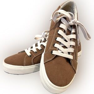 Taos Z Soul Sz 10W NWOT Golden Tan Brown Canvas Sneakers Side Zip White Laces